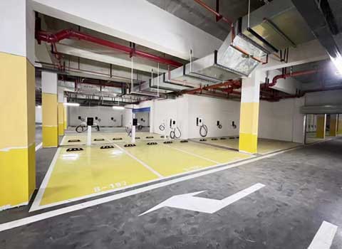 云南万达广场7Kw交流充电桩和30kw壁